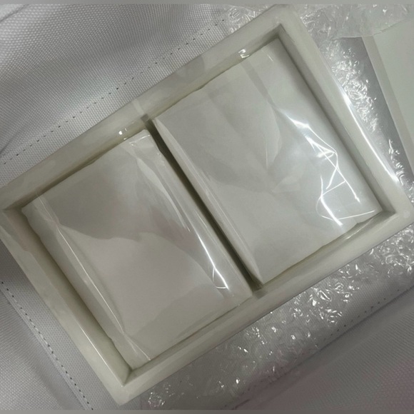 Dior White Acrylic Box with Gold Logo NEW with cotton pads - Picture 2 of 2